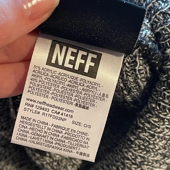 NWT Disney X NEFF Minnie Mouse Skate Cuffed Beanie OSFM - Picture 4 of 4